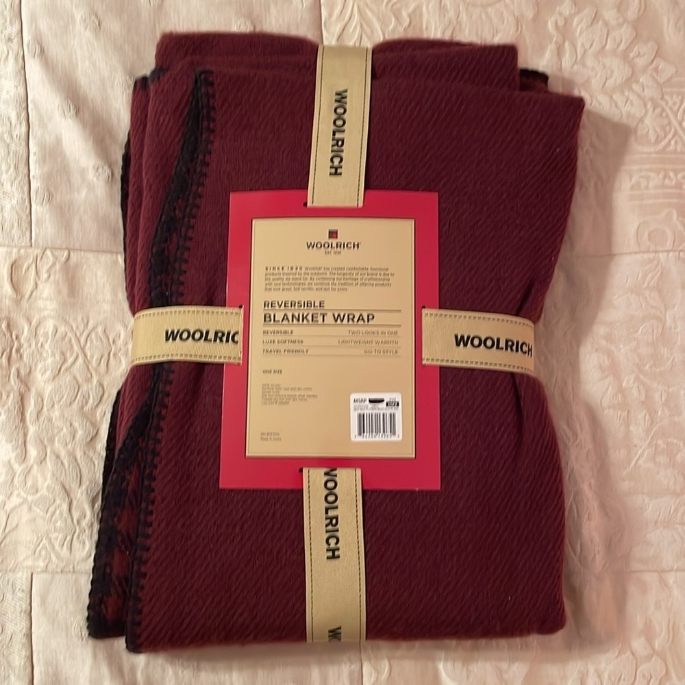 Woolrich Reversible Blanket Wrap - Burgundy and Black​ - Picture 2 of 4